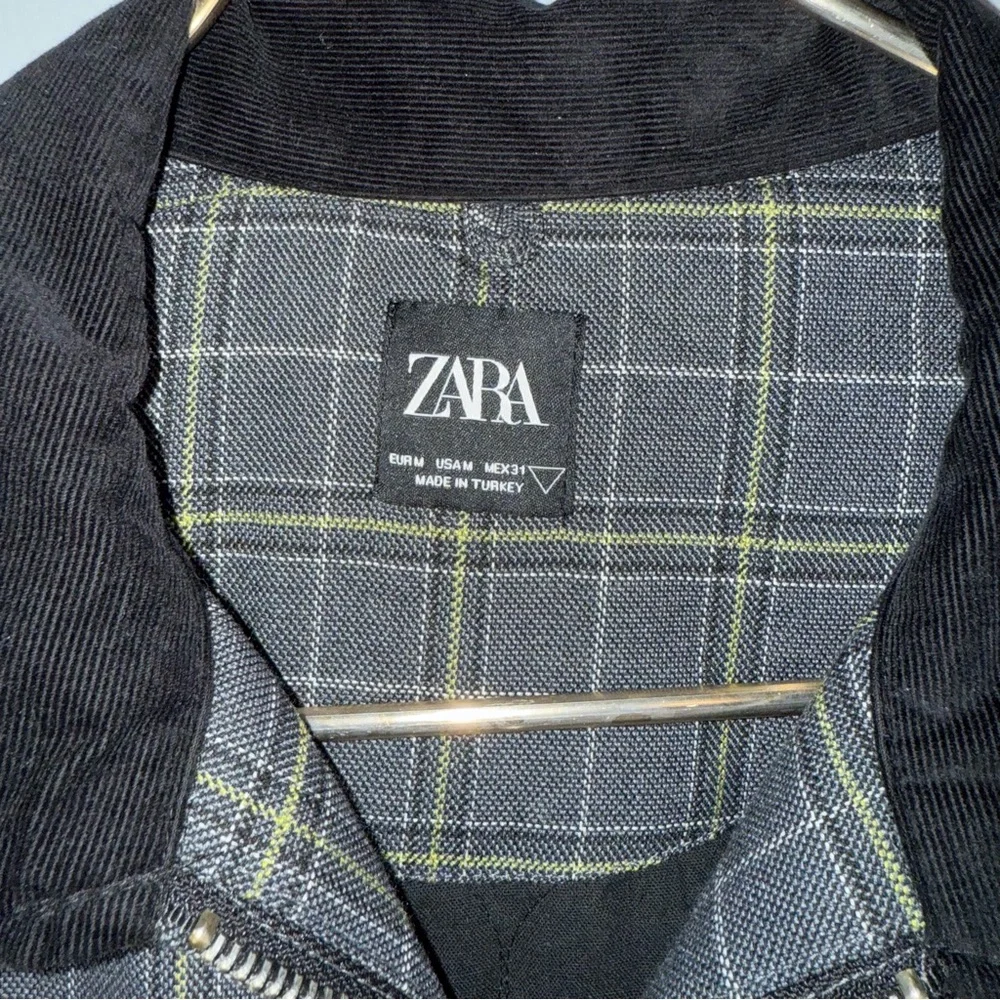 Zara Lightweight Men’s Medium Plaid Jacket Gray Black and Yellow